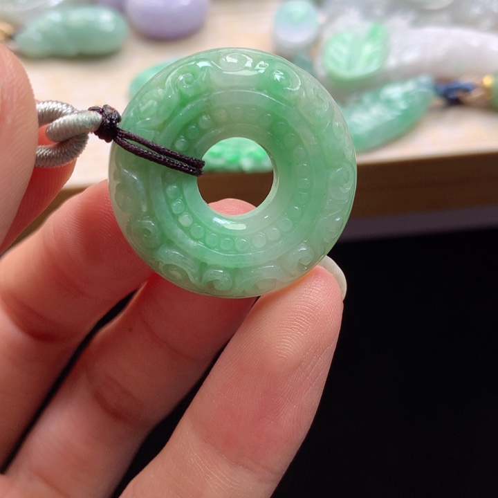 翡翠未镶嵌颈饰吊坠