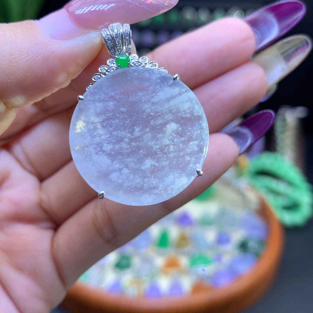 翡翠18K金镶嵌颈饰