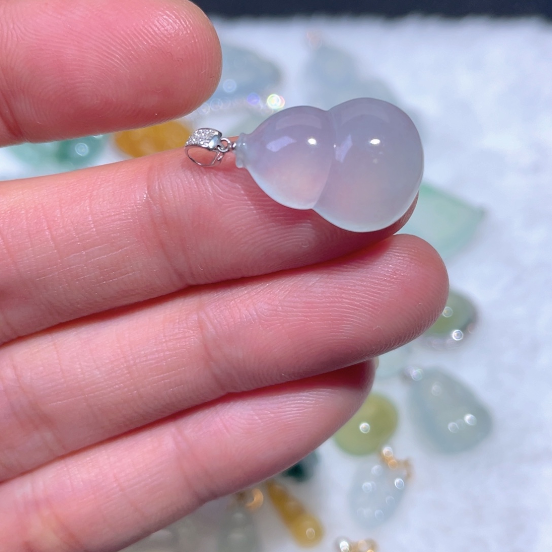 翡翠18K金镶嵌颈饰翡翠