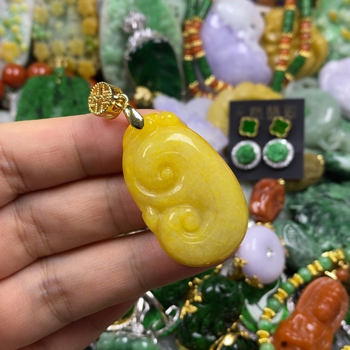 翡翠未镶嵌吊坠(赠链)