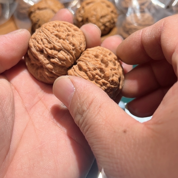 文玩核桃把件昌*平谷凹底文玩核桃手把件