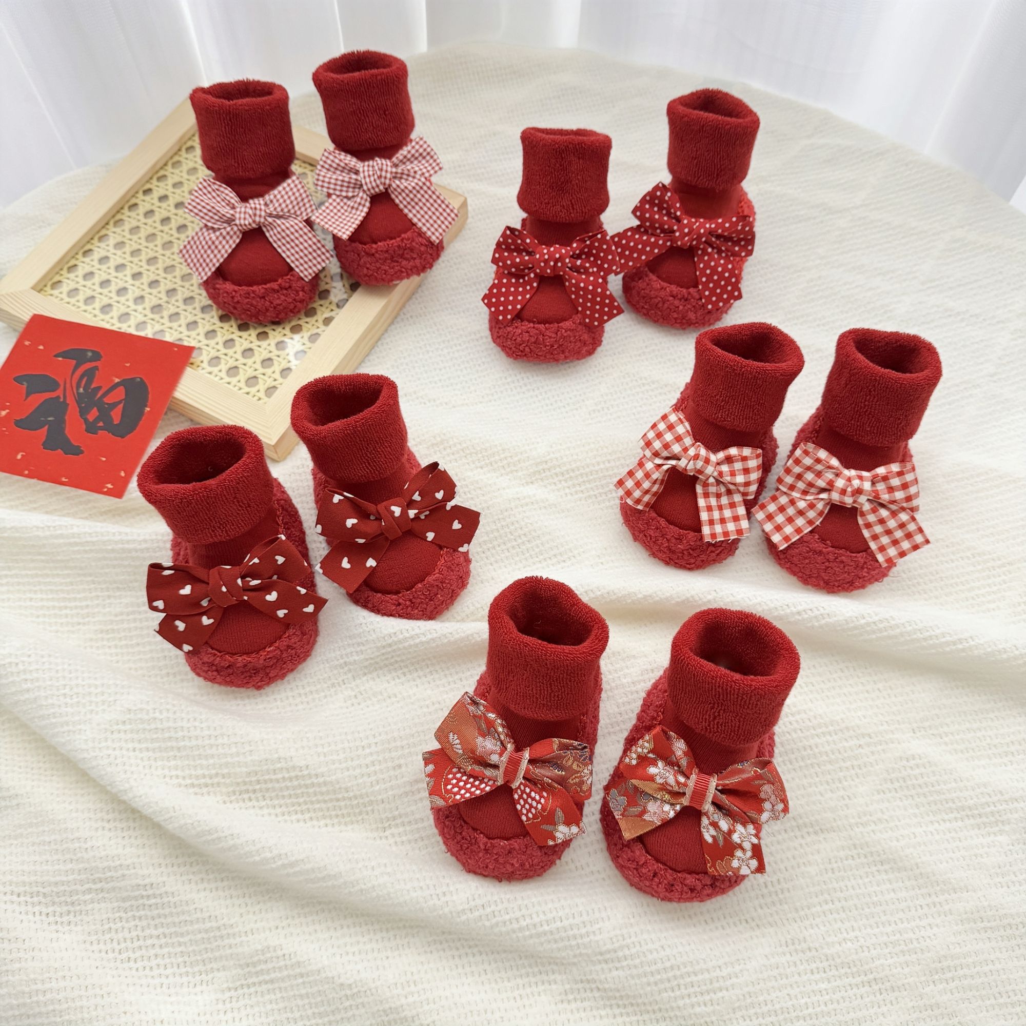 红色新年宝宝鞋子秋冬加厚可爱蝴蝶结0-2岁中国风毛圈软底学步鞋