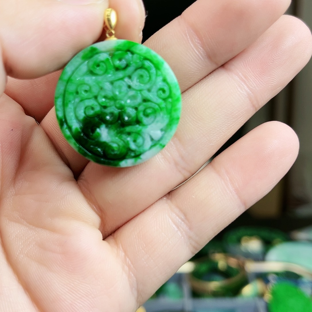 翡翠颈饰18K金镶嵌吊坠