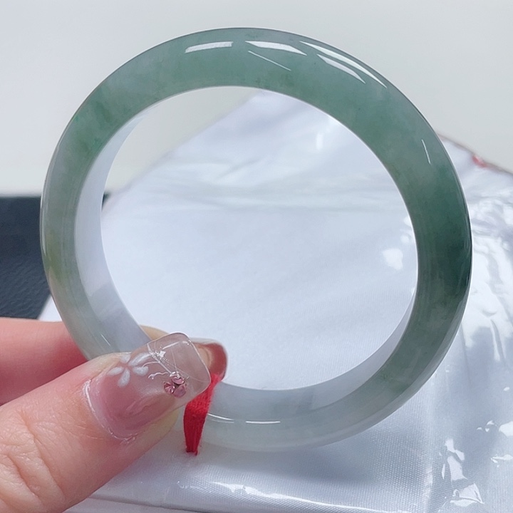 翡翠手镯未镶嵌缅甸