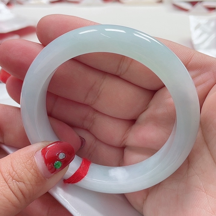 翡翠手镯（圆镯）未镶嵌缅甸翡翠手镯56圈