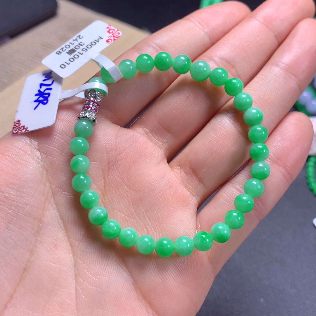 翡翠颈饰未镶嵌手串