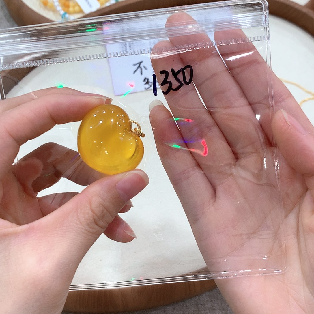 18K金镶嵌颈饰琥珀项链