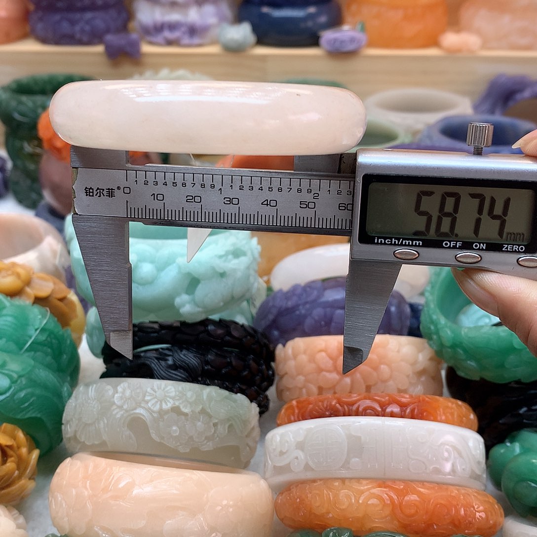 未镶嵌手镯石英质玉