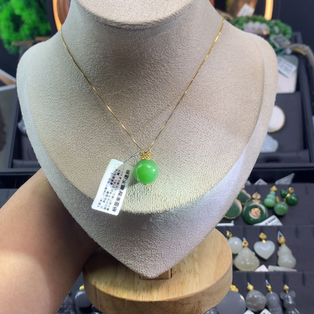 和田玉吊坠18K金镶嵌