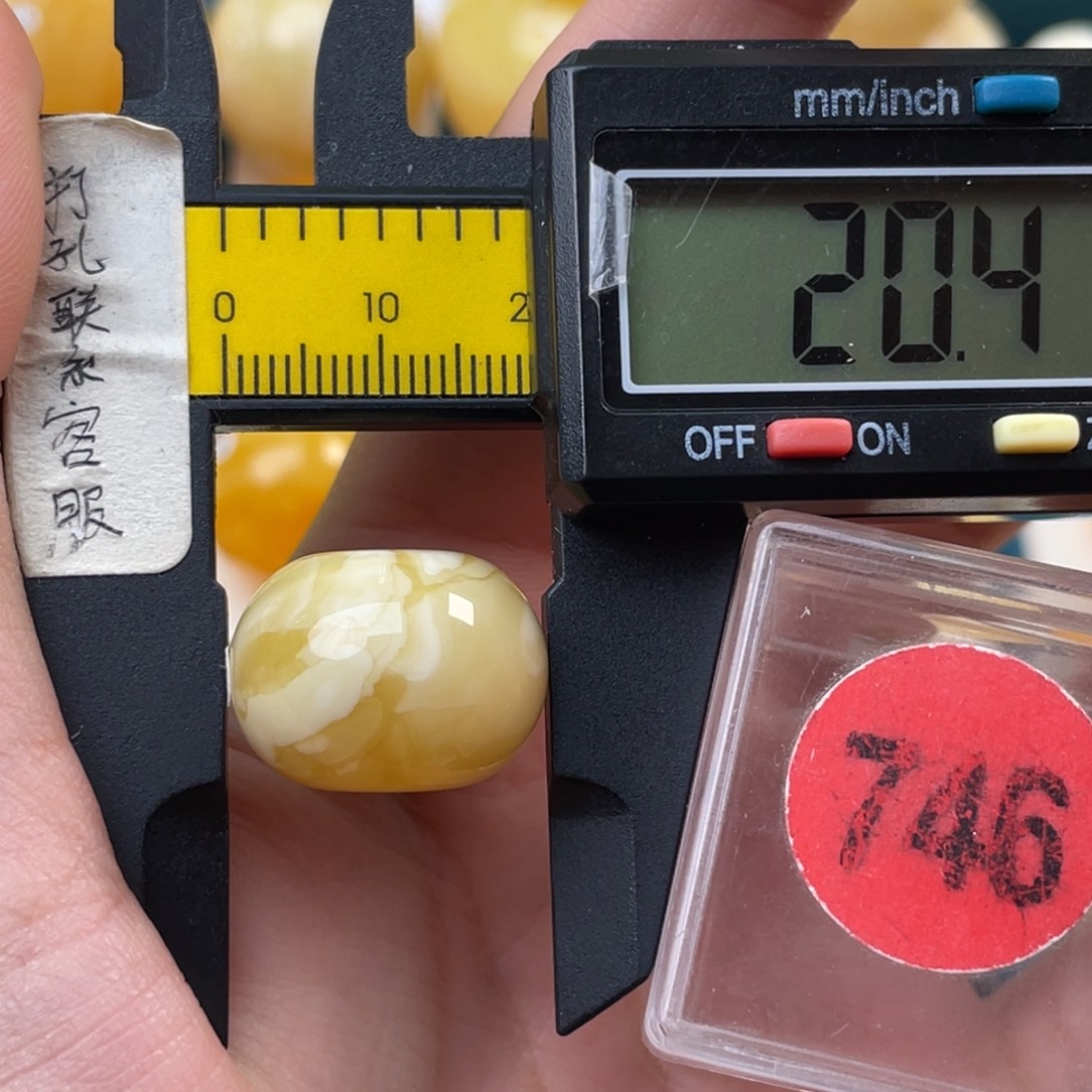 蜜蜡未镶嵌珠宝奇石