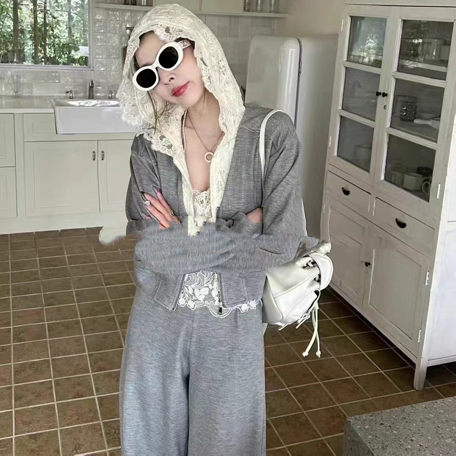 8591春季新款连帽蕾丝拼接假两件卫衣短外套女阔腿裤减龄时尚套装