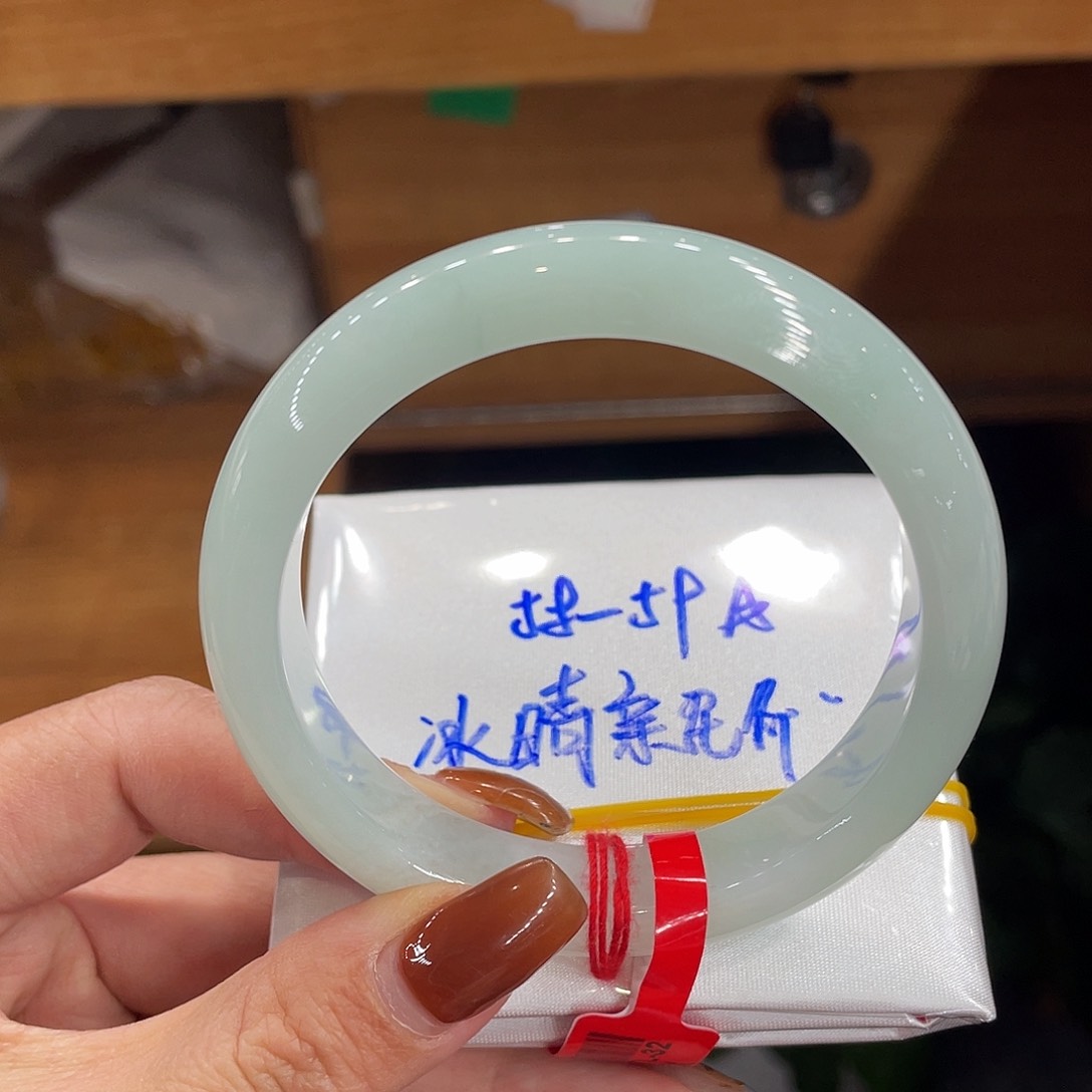 翡翠手镯未镶嵌翡翠手镯