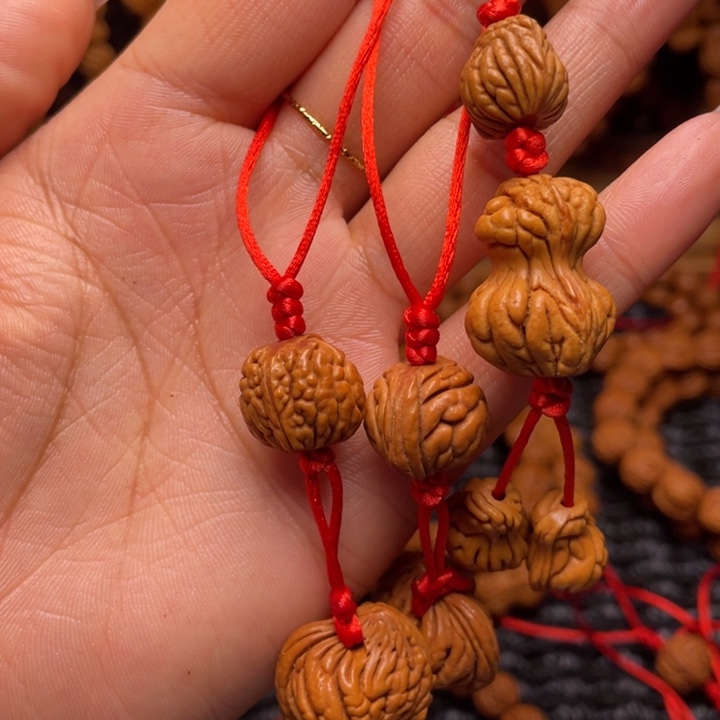 木质类龙纹桃枭挂件