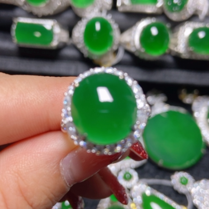 【闪购商品】翡翠颈饰18K金镶嵌翡翠