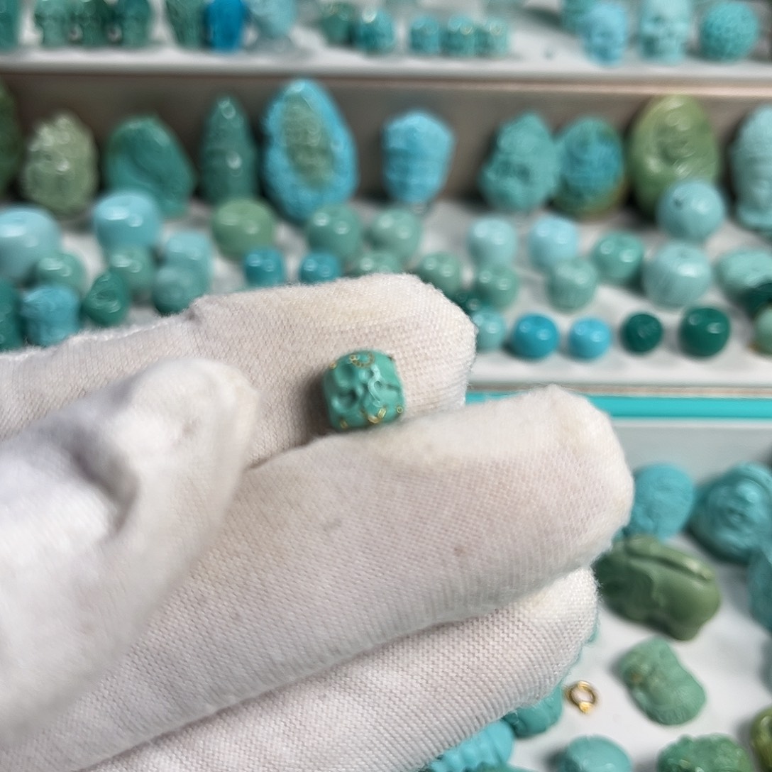 雨***星绿松石未镶嵌珠宝奇石