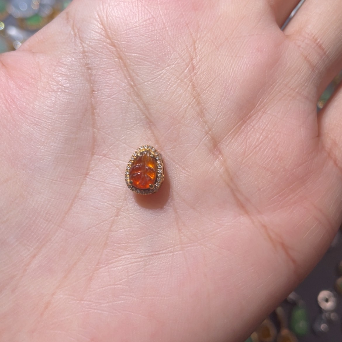 【闪购商品】颈饰18K金镶嵌翡翠