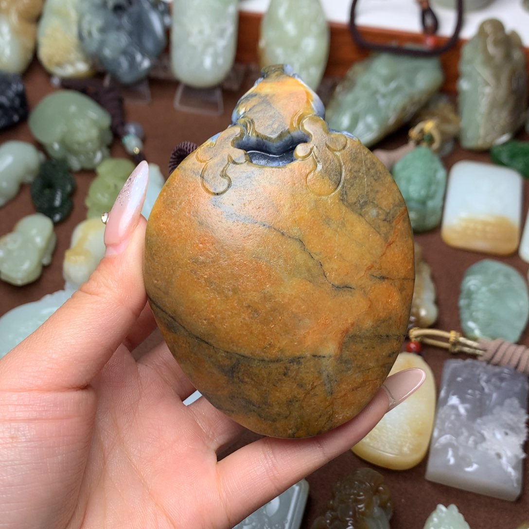 和田玉挂件未镶嵌育**记