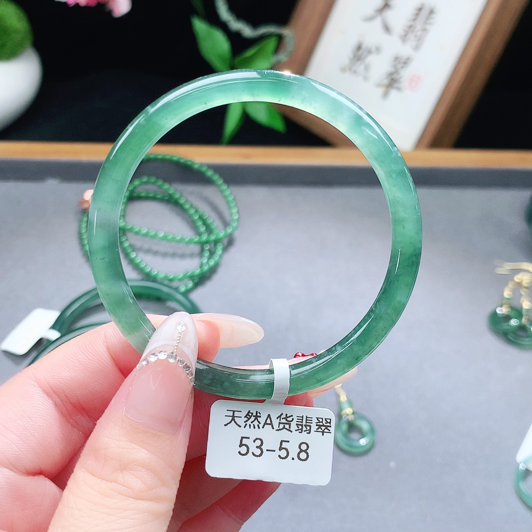 翡翠手镯（圆镯）未镶嵌