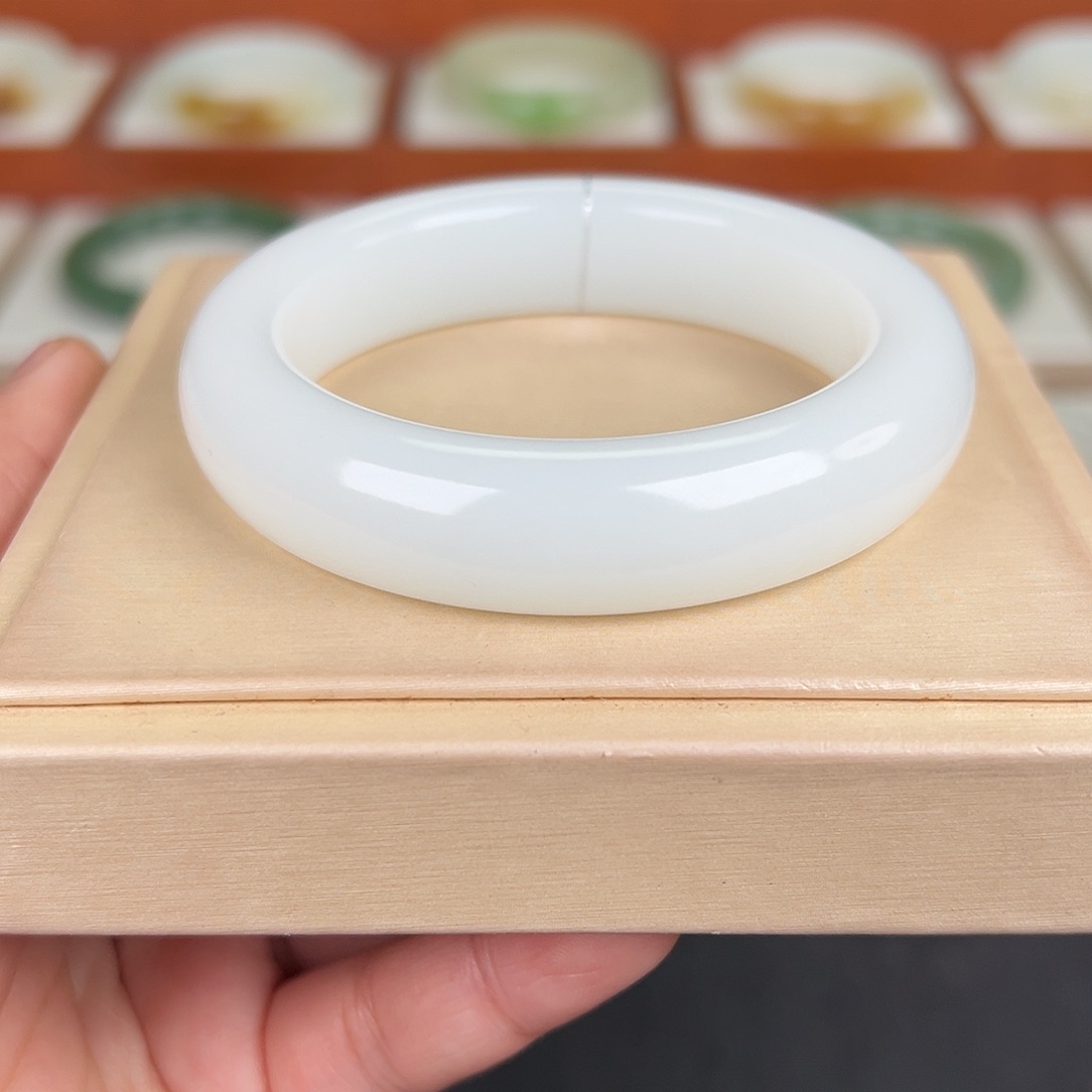 和田玉未镶嵌手镯白玉