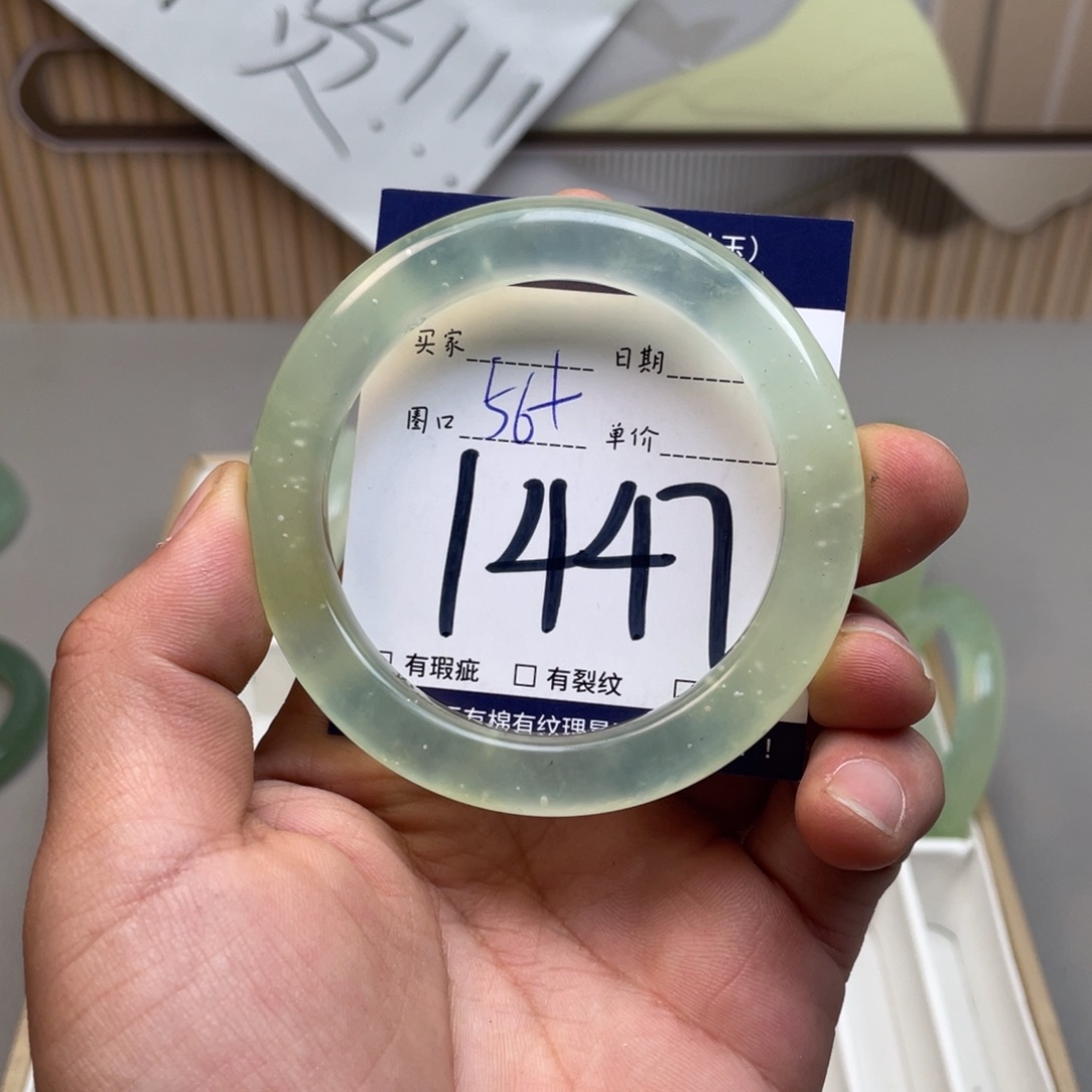 岫玉手镯手镯未镶嵌