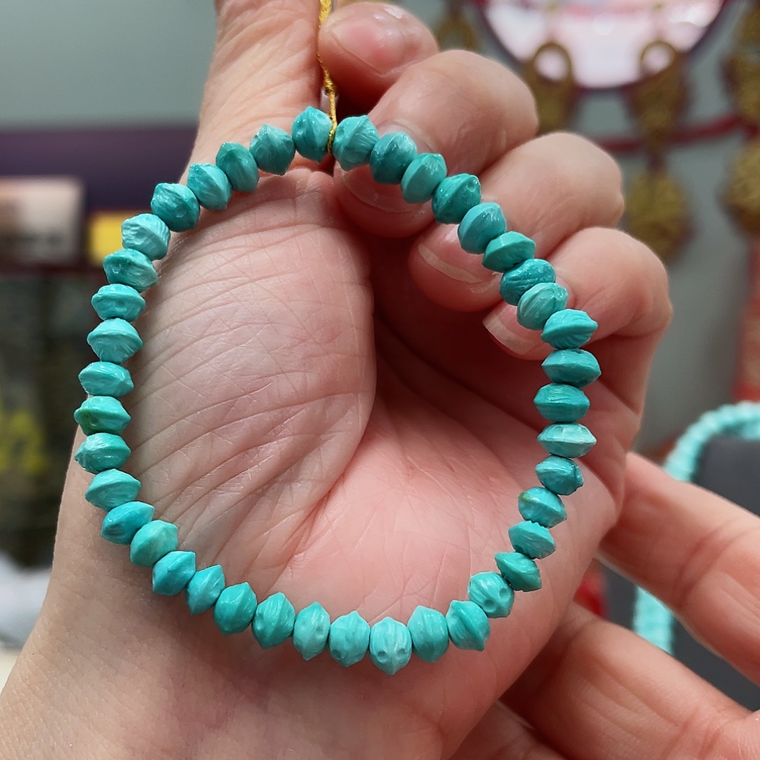 绿松石颈饰未镶嵌