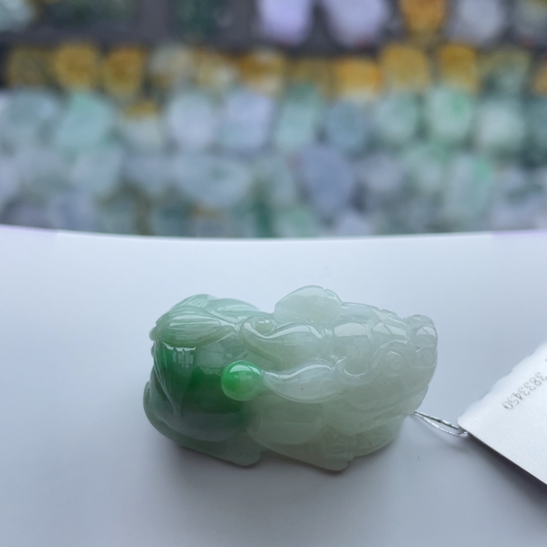 翡翠颈饰未镶嵌貔貅