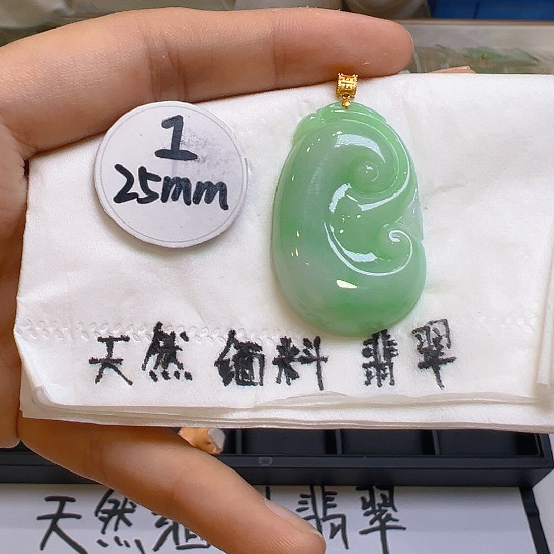 翡翠颈饰18K金镶嵌翡翠