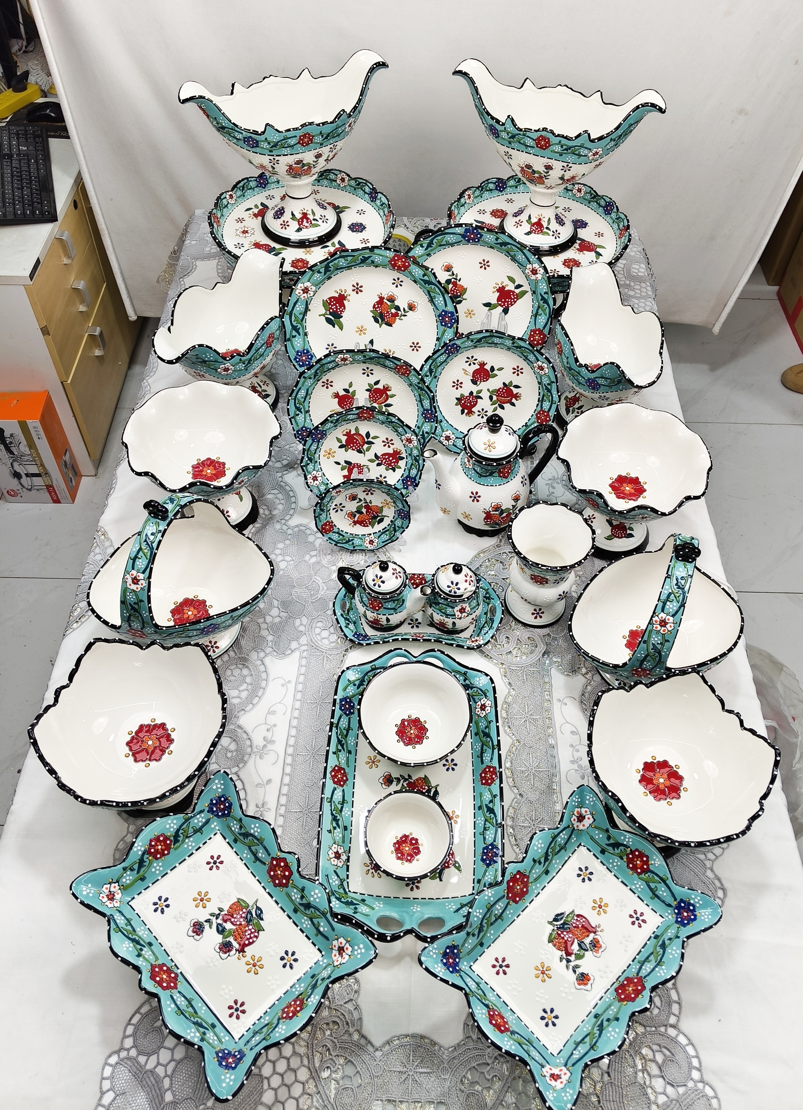 纯手工花纹浮雕陶瓷果盘88件套【新疆包邮】