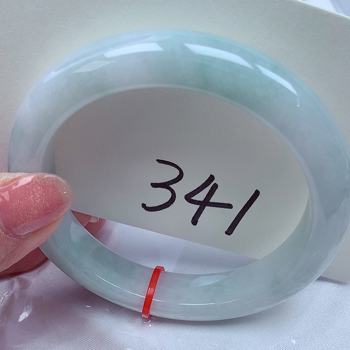 翡翠手镯未镶嵌翡翠