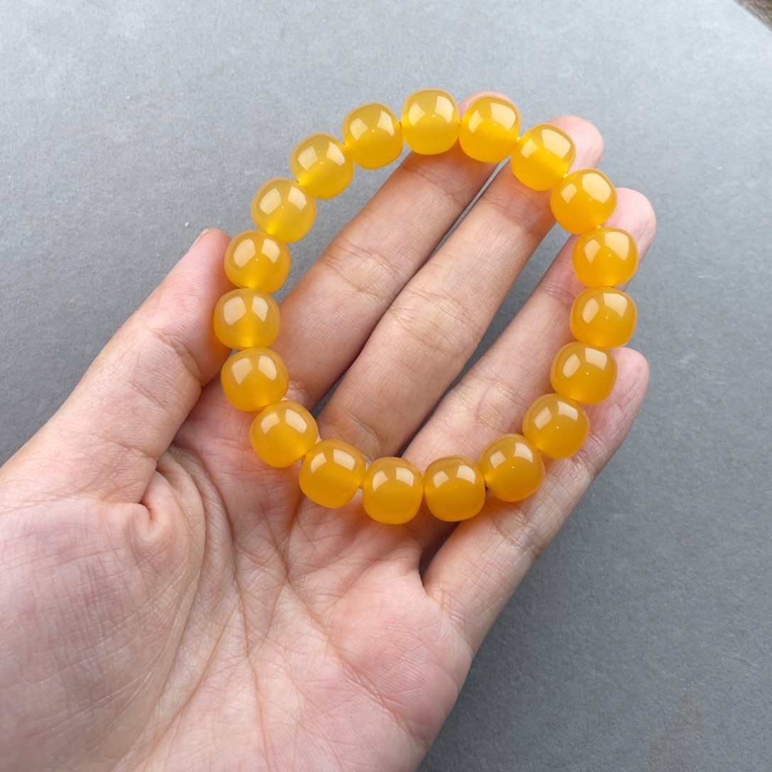 三***弟石英质玉（缅黄）未镶嵌颈饰