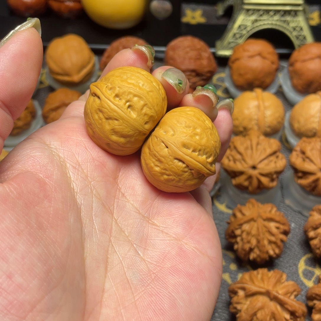 文玩核桃吊坠不**忙金元宝