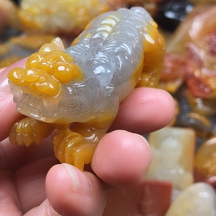 石英质玉（黄龙玉）合金颈饰