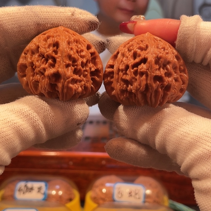 文玩核桃把件42三角白