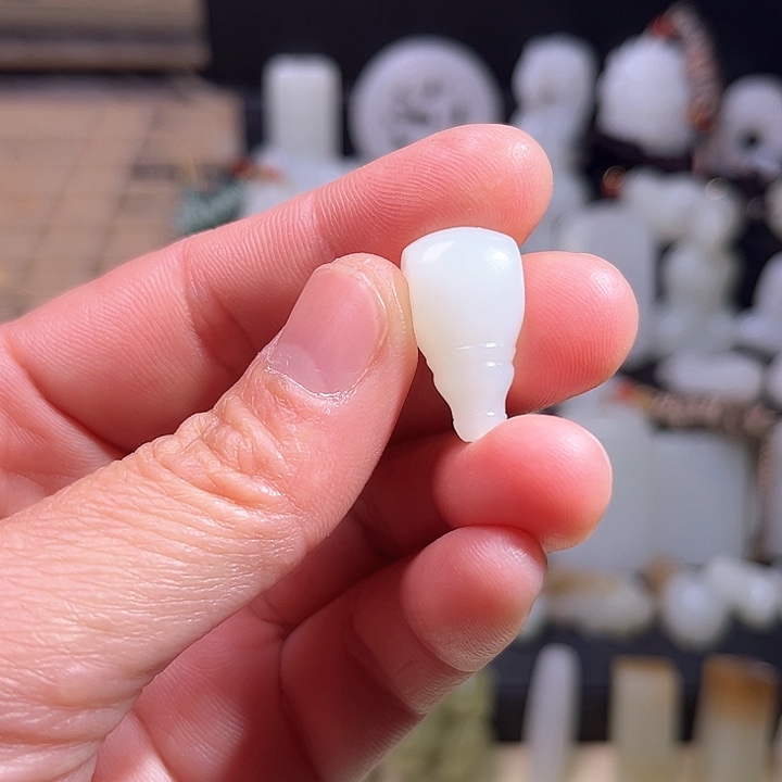 和田玉颈饰未镶嵌呦**西