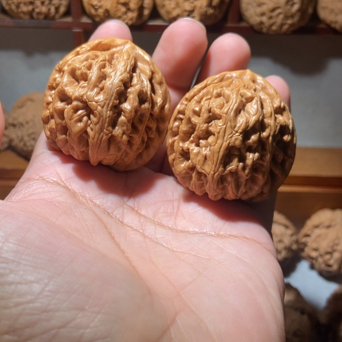 文玩核桃吊坠红锦鲤