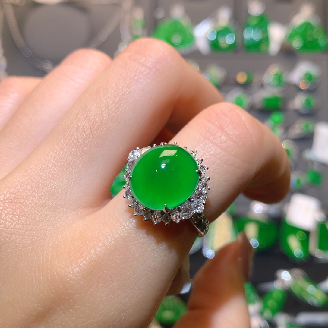 翡翠耳饰18K金镶嵌蛋面