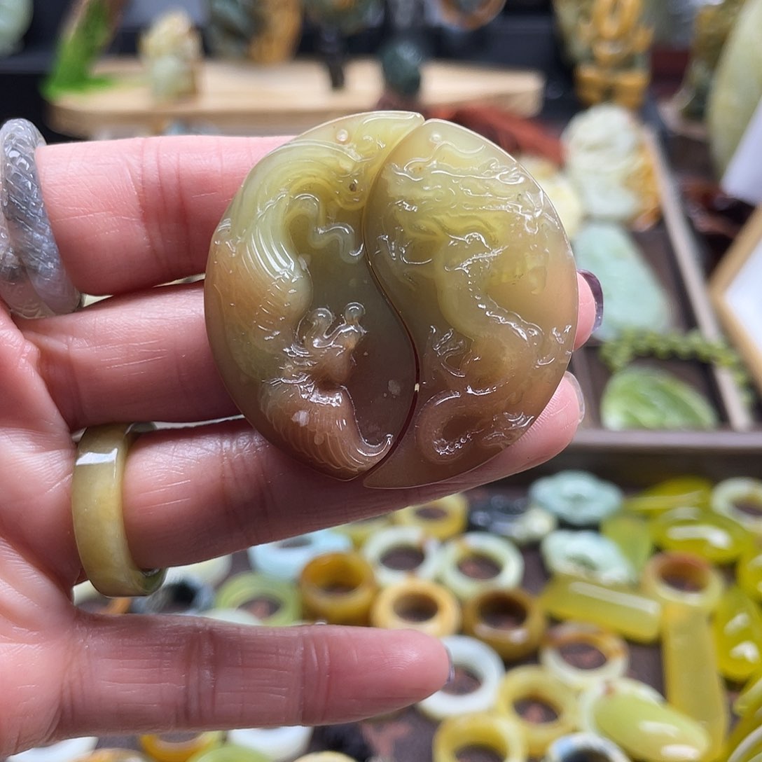 蛇纹石玉颈饰未镶嵌辽阳红龙凤对