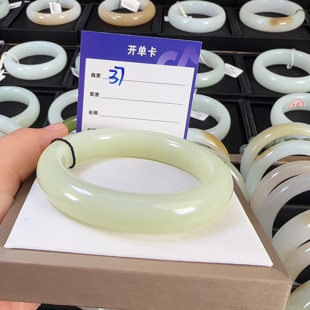 别***眼和田玉未镶嵌手镯58