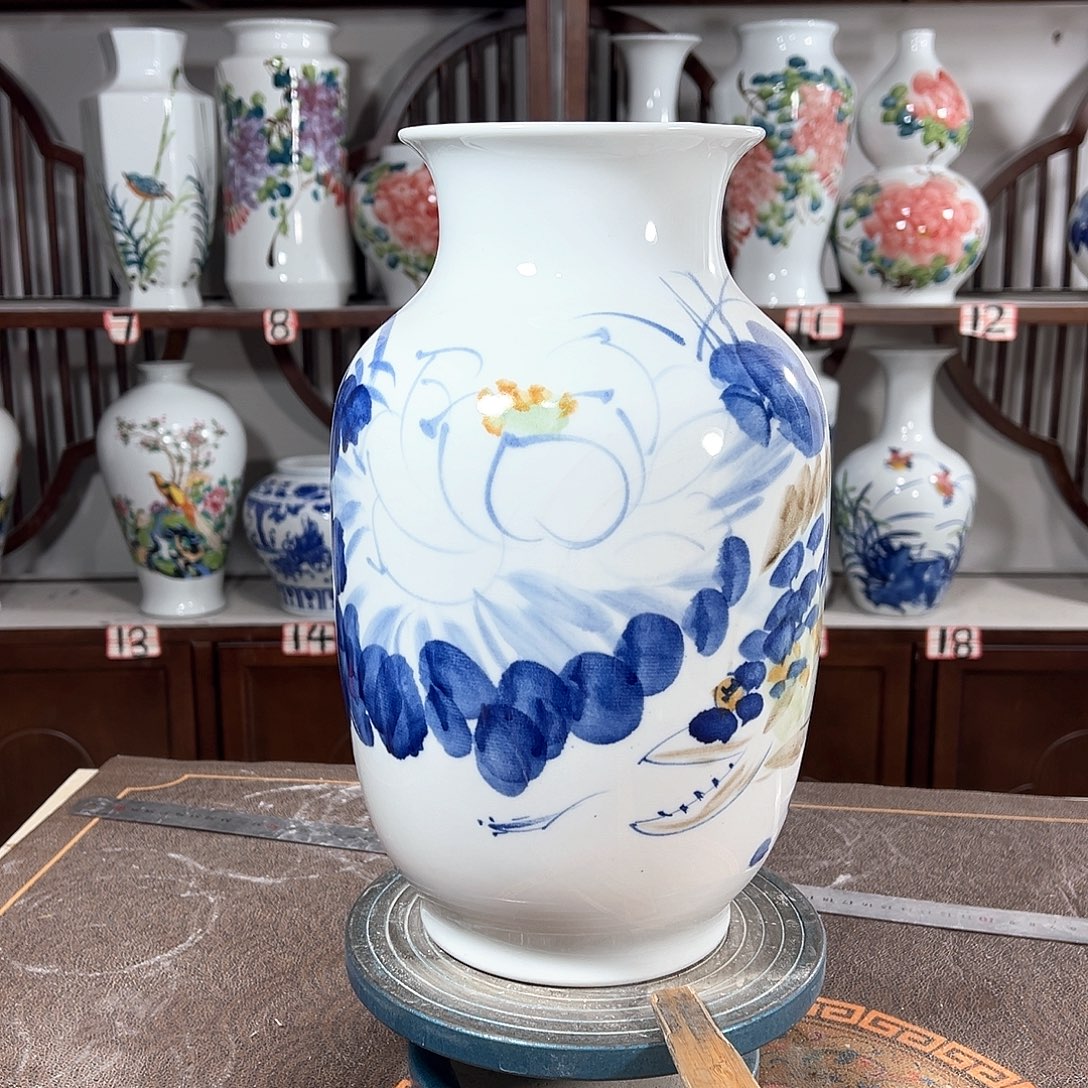 摆件景德镇陶瓷大冬荷为