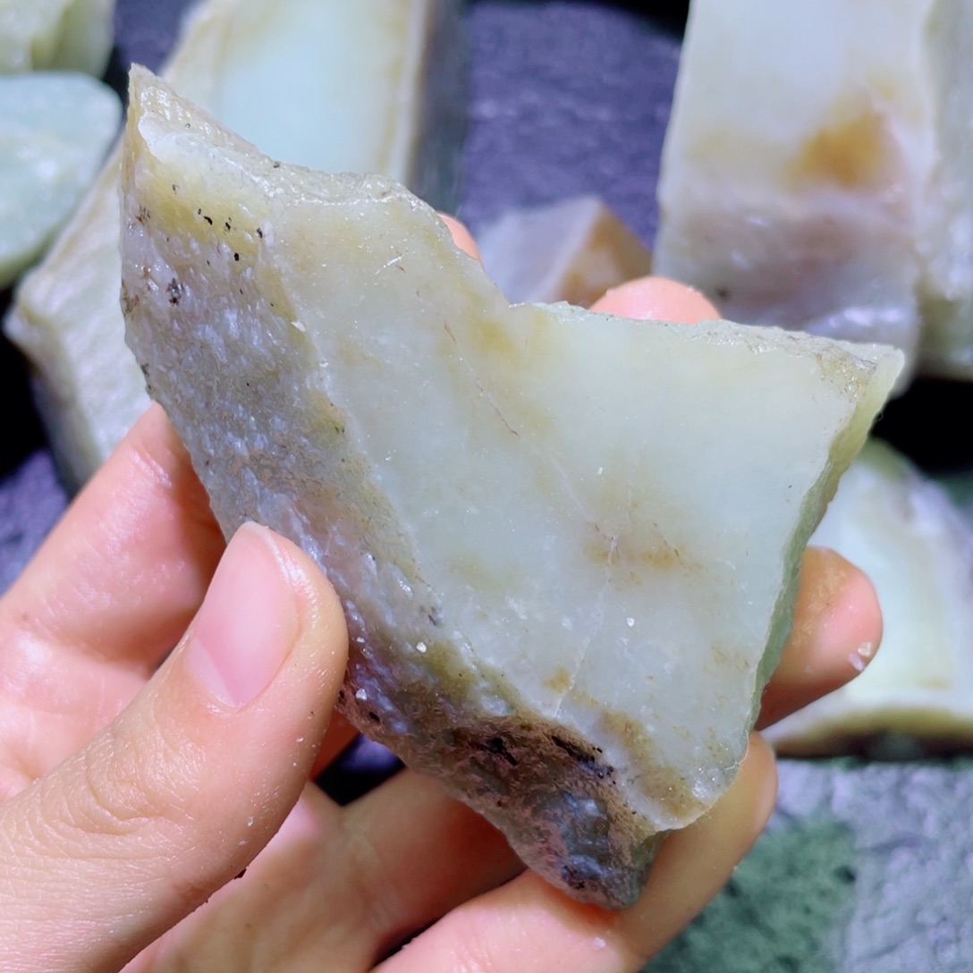 和田玉未镶嵌珠宝半成品