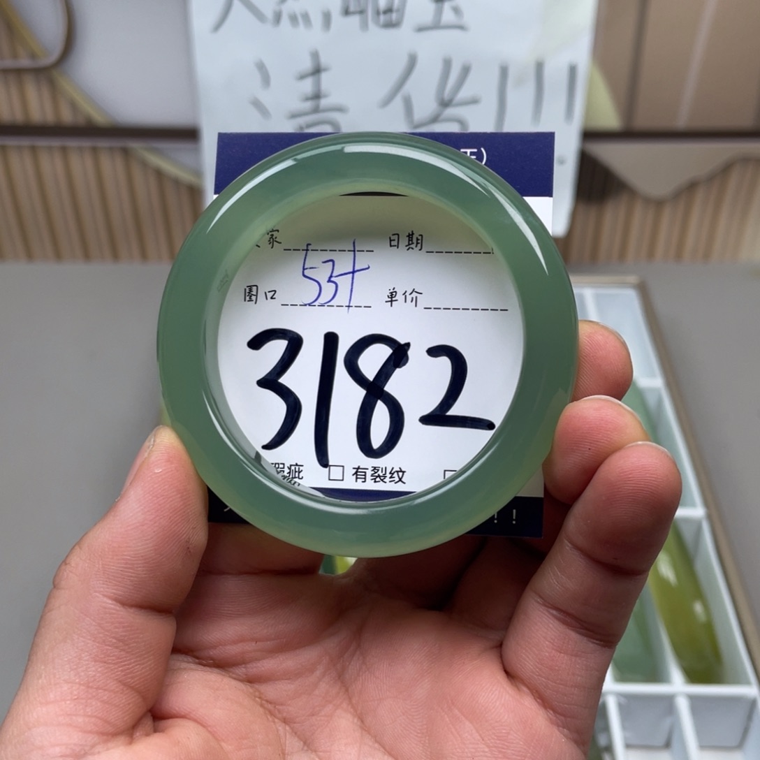 岫玉手镯手镯未镶嵌