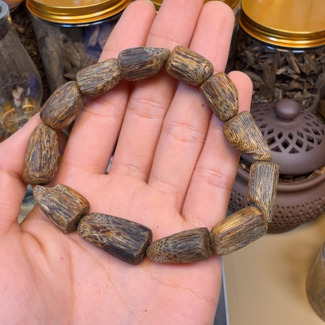 沉香沉香碎屑a***u海南陆河树心油沉水老香15克