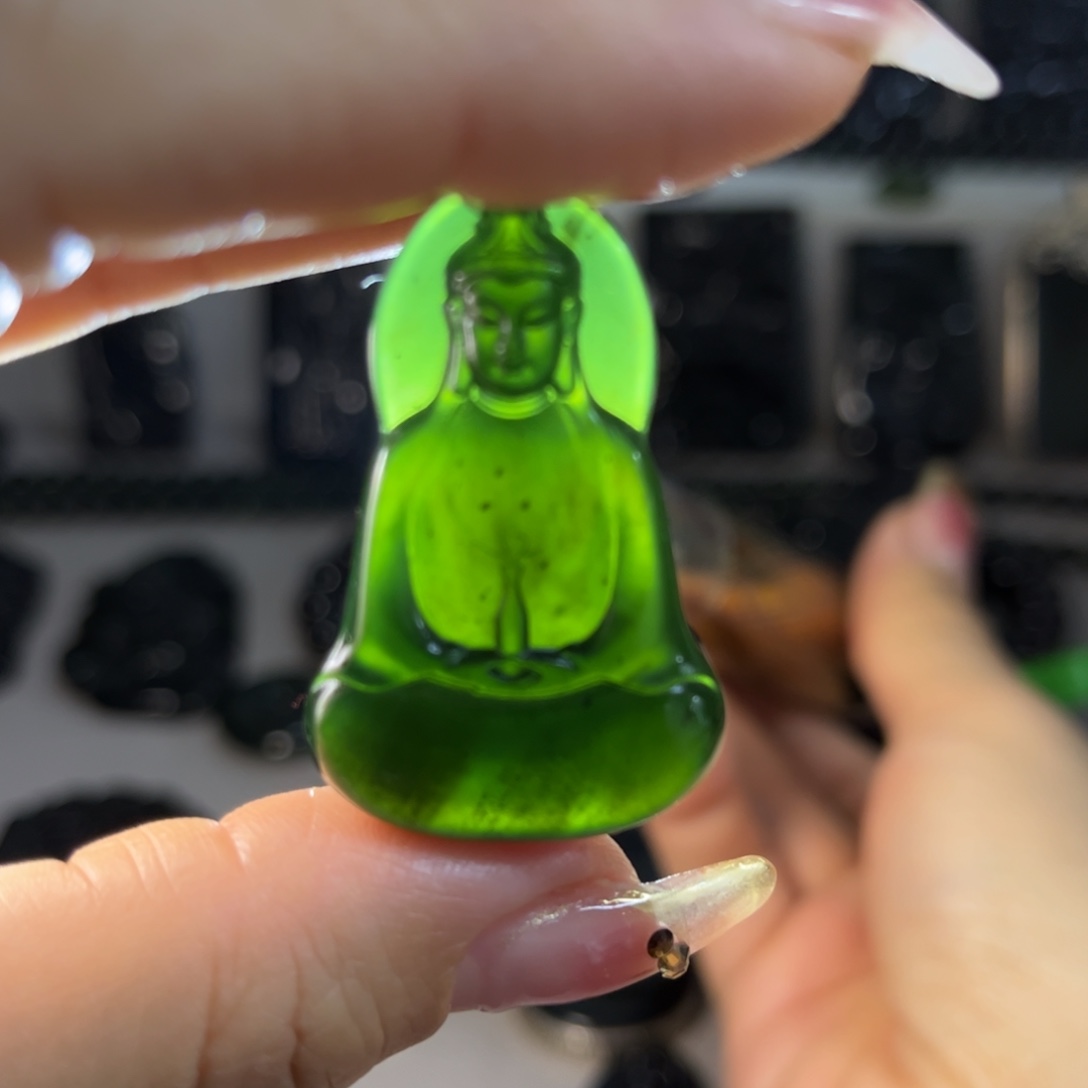 蛇纹石玉颈饰合金