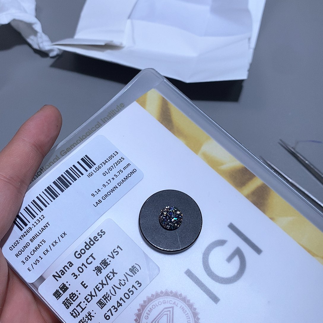 合成钻石裸石未镶嵌3.01 E VS1