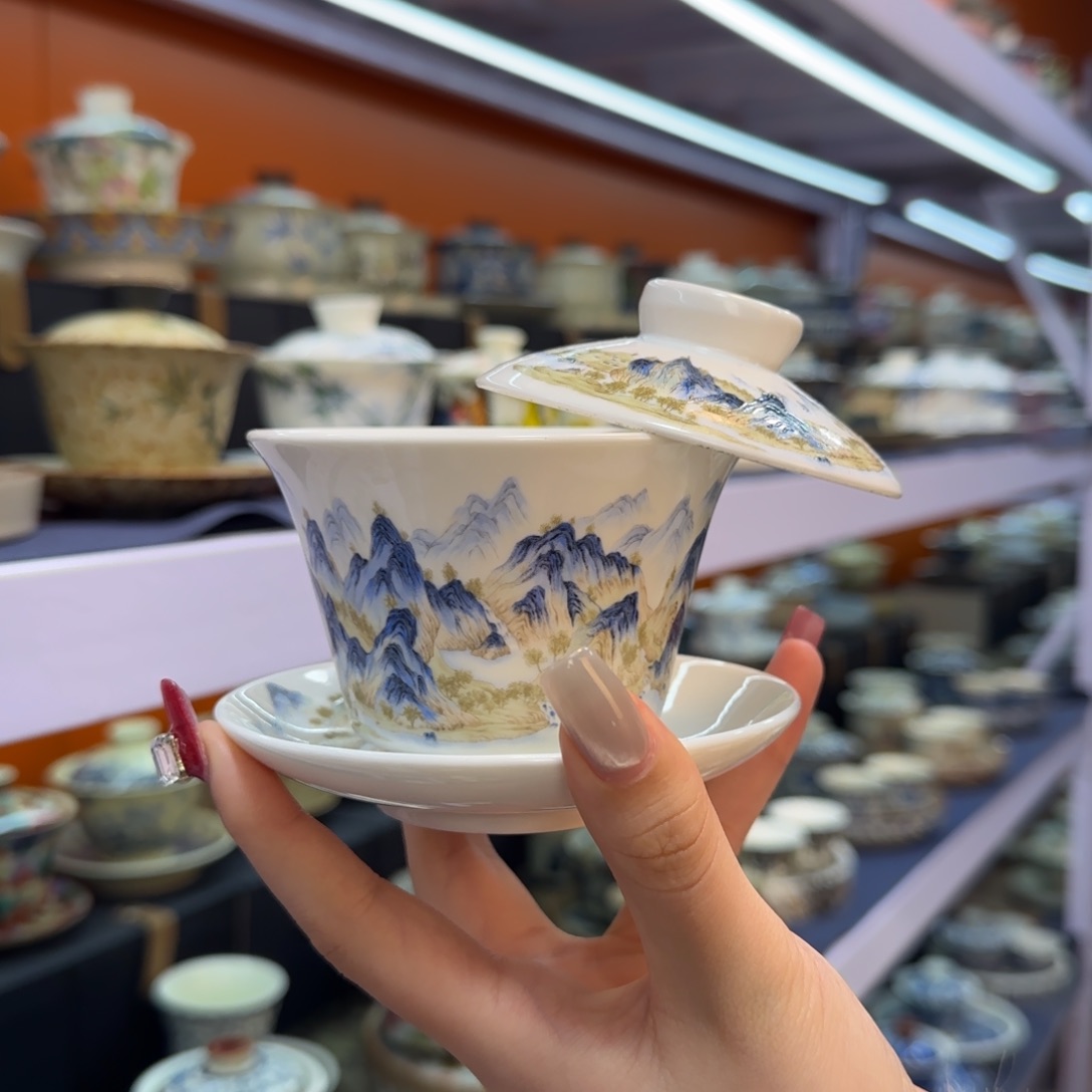 我在外面吃饭呢你在哪