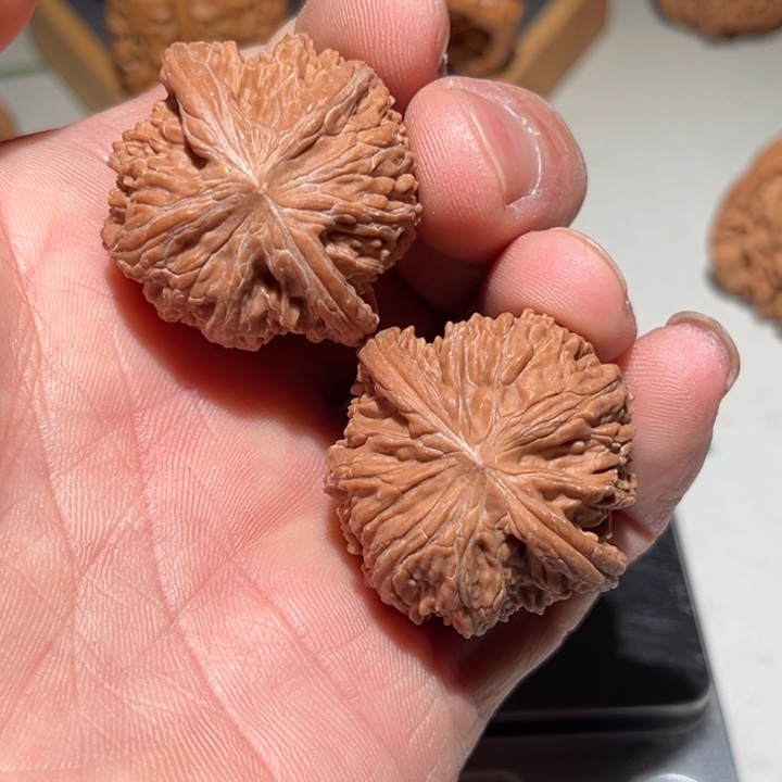 文玩核桃吊坠35.8红皮磨