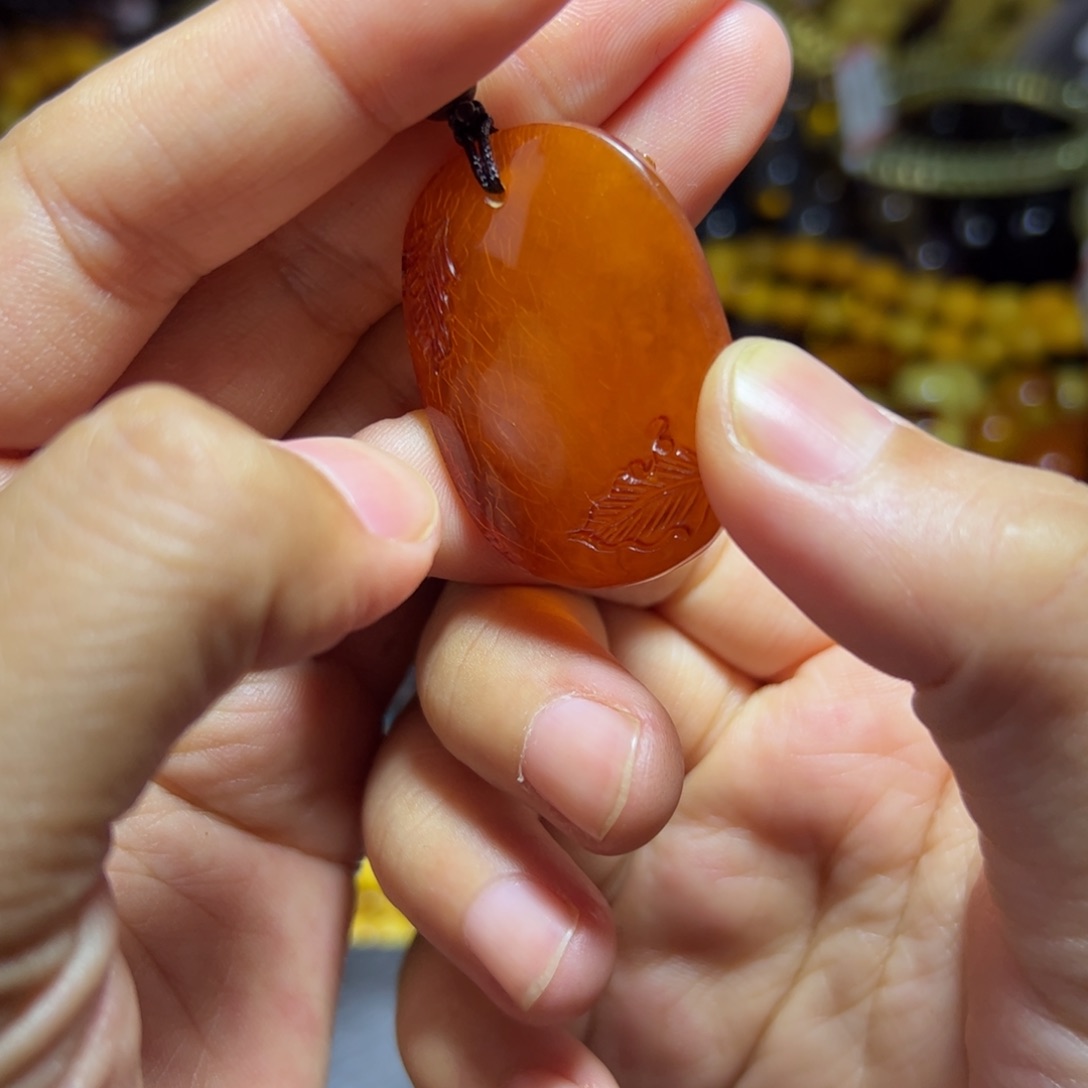 未镶嵌琥珀珠宝奇石115