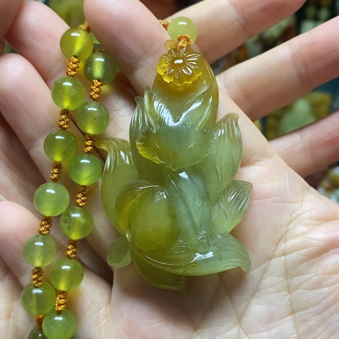 岫玉未镶嵌吊坠(赠链)