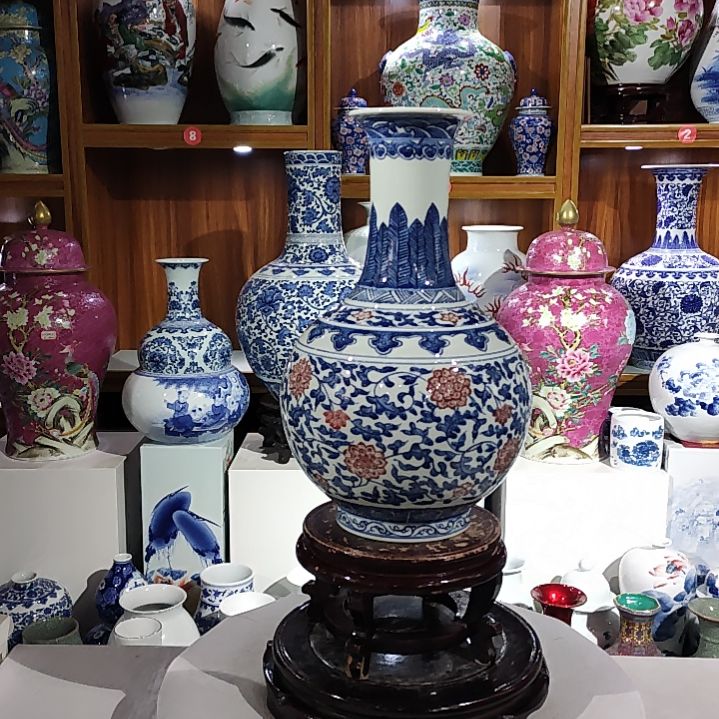 景德镇青花缠枝莲花瓶