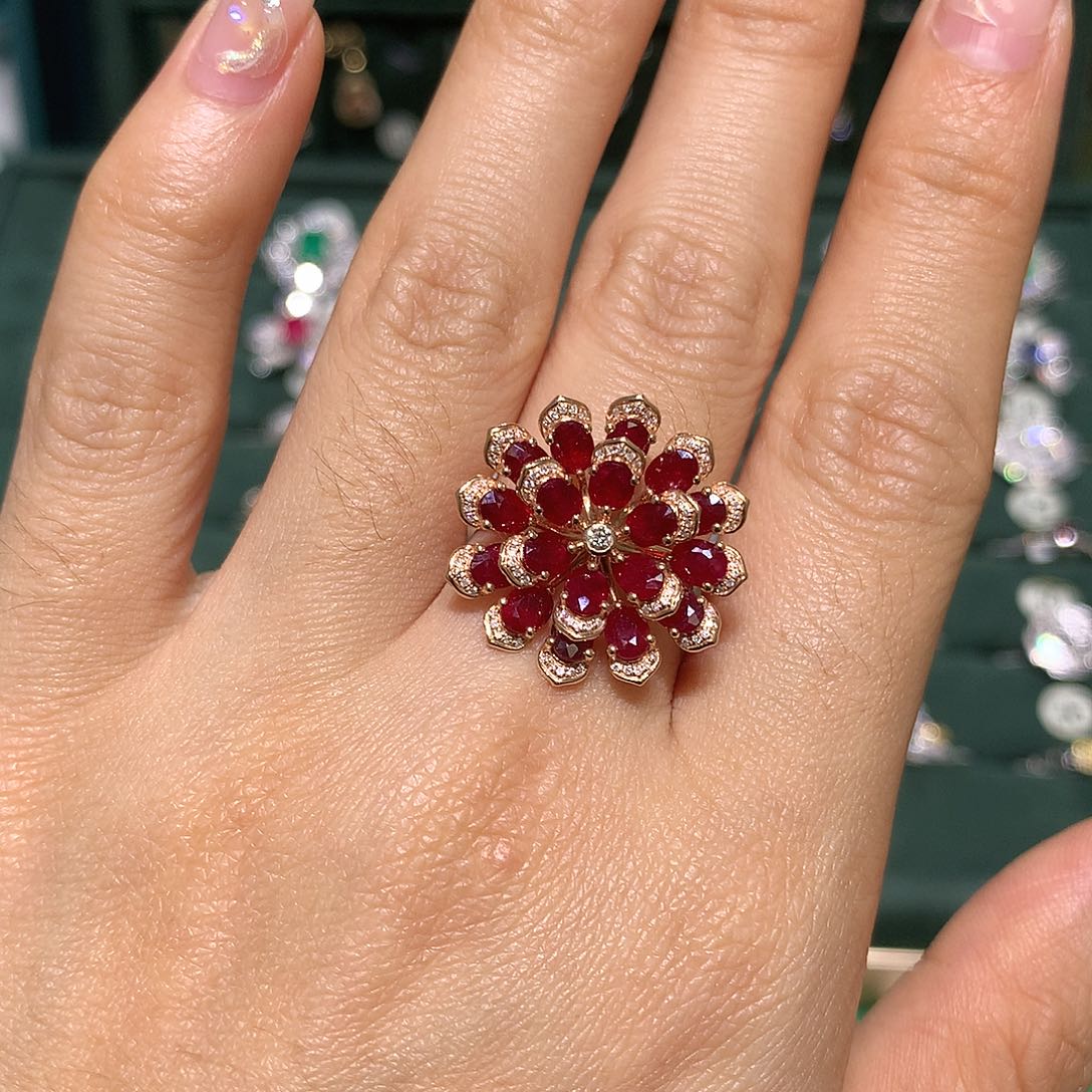 红宝石戒指18K金镶嵌